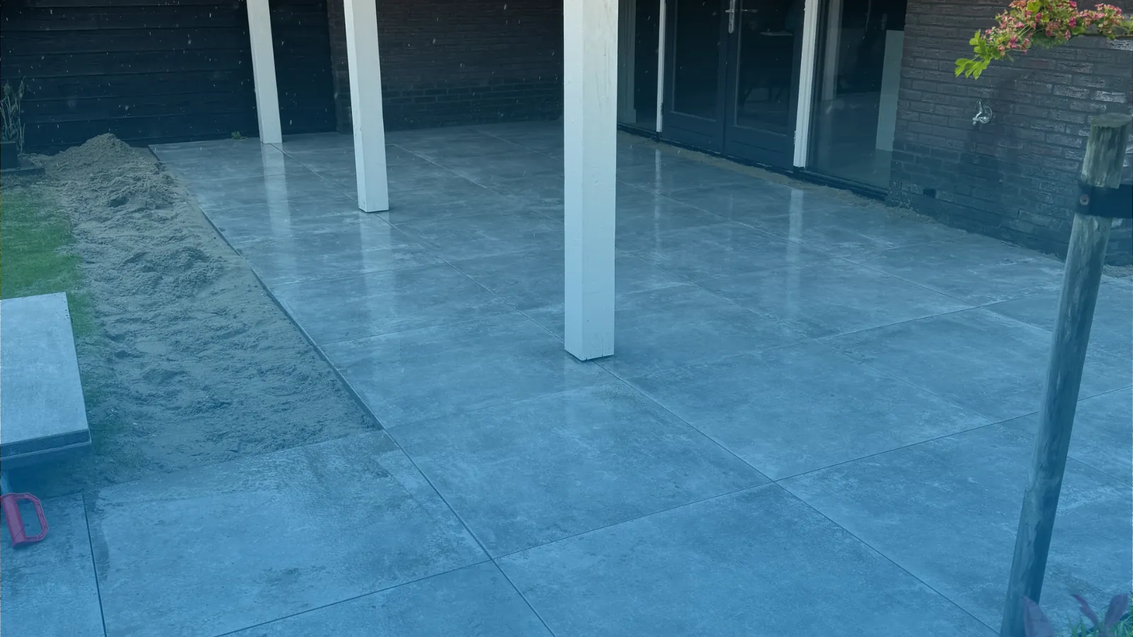 Vakkundig gelegde sierbestrating met strak legverband